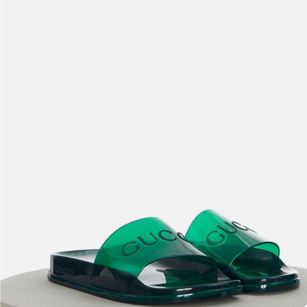 GUCCI MEN'S SLIDE SANDALS WITH GUCCI LOGO IN TRANSPARENT GREEN RUBBER